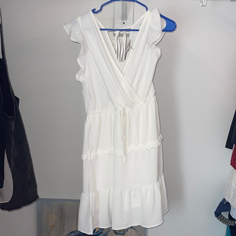 Andrée by Unit Tiered Ruffle Dress. white. size medium.